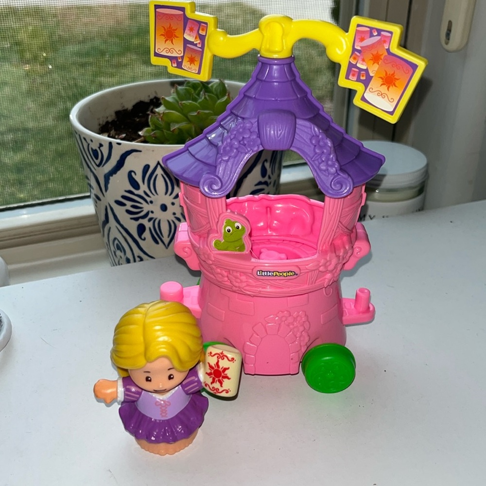 Fisher Price Little People Disney Princess Parade Rapunzel Pascals Float